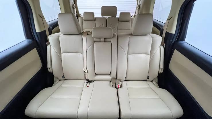 Toyota Alphard 4